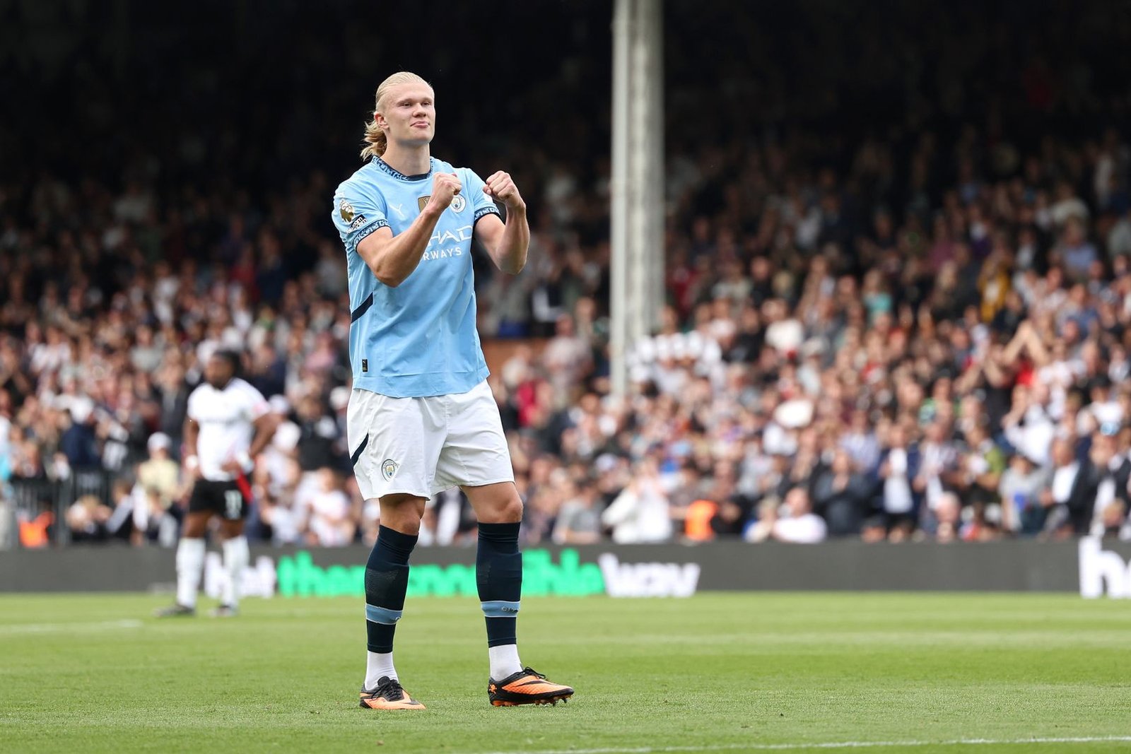 LONDON, ENGLAND - MAY 25: Erling Haaland of Manchester City celebrates scoring his team's first goal during the Premier League match between Fulham FC and Manchester City FC at Craven Cottage on May 25, 2025 in London, England.